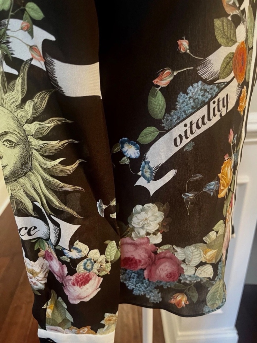 Alice+Olivia Willa Silk Blouse Sz Med In Floral Solar Strength Black NWT - Picture 10 of 14